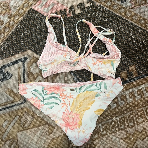 Reversible Ripcurl Bikini - Picture 2 of 3